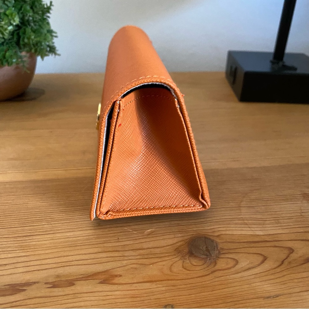 Tory Burch triangle eyeglass sunglasses case - Picture 6 of 6